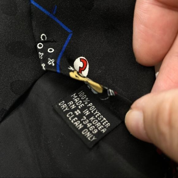 Looney Tunes Mania black tie football bugs bunny - Picture 5 of 6